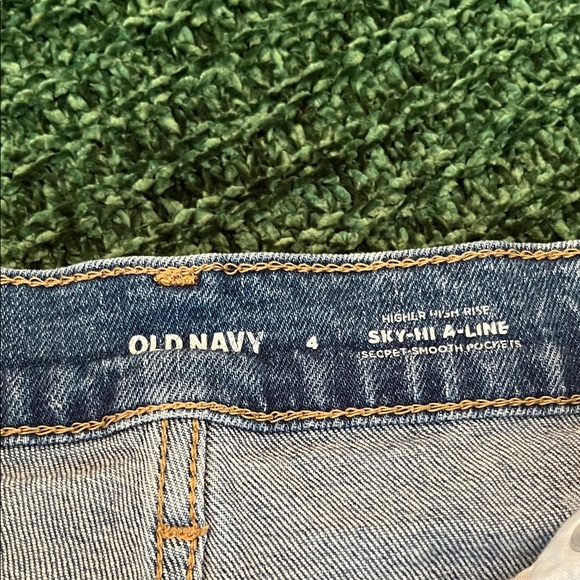 Old Navy Denim Women Shorts - Picture 2 of 5